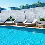 Marina Pool 3 Bedrooms 8 Guests بيت للعطل هانيوتي