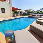 Marina Pool 3 Bedrooms 8 Guests