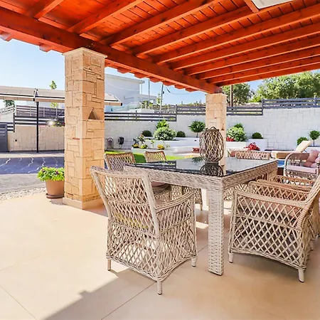 Marina Pool 3 Bedrooms 8 Guests *