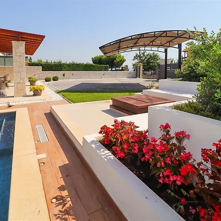 Vakantiehuis Marina Pool 3 Bedrooms 8 Guests Hanioti