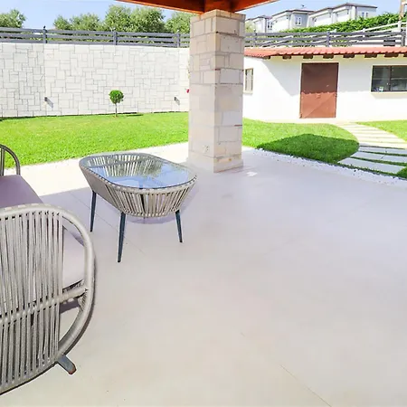 Marina Pool 3 Bedrooms 8 Guests *