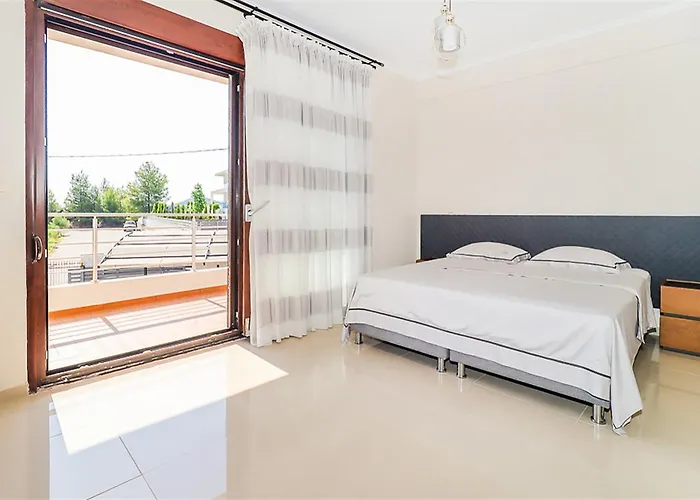 Marina Pool 3 Bedrooms 8 Guests Chanioti