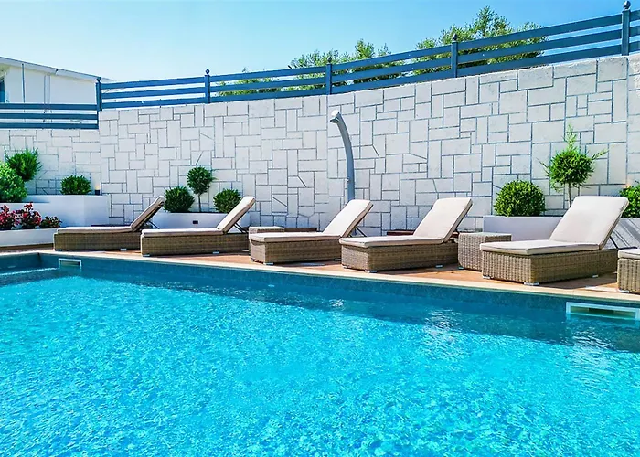 Marina Pool 3 Bedrooms 8 Guests Prázdninový dům Chanioti