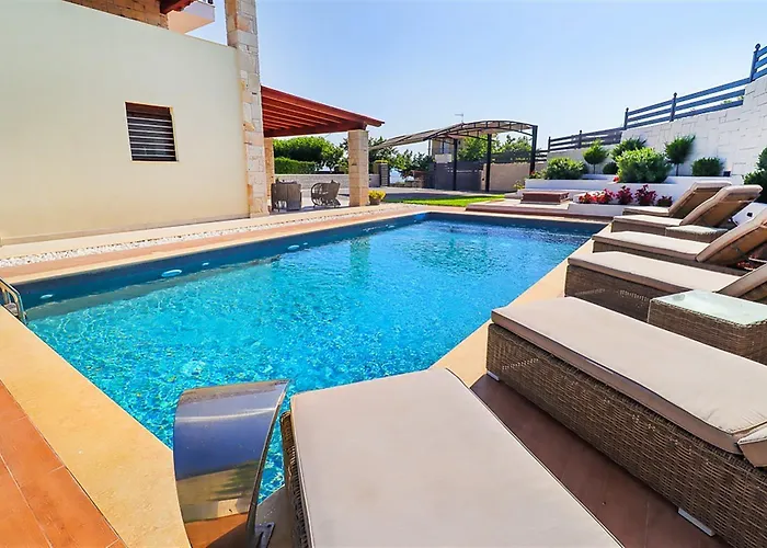 Marina Pool 3 Bedrooms 8 Guests