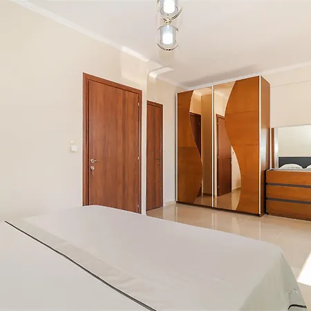 Marina Pool 3 Bedrooms 8 Guests * Ханиоти