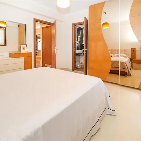 Marina Pool 3 Bedrooms 8 Guests