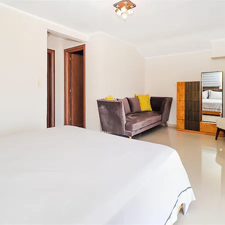 Marina Pool 3 Bedrooms 8 Guests Дом отдыха Ханиоти