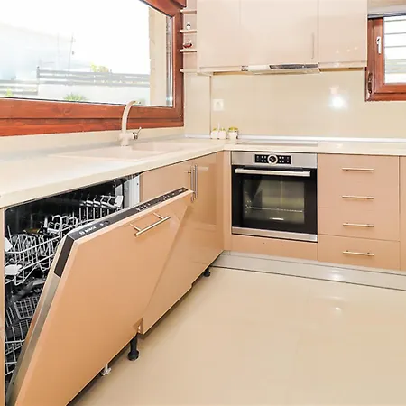 Marina Pool 3 Bedrooms 8 Guests