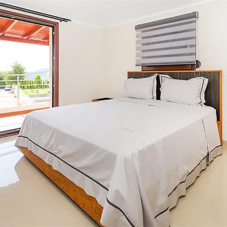 Дом отдыха Marina Pool 3 Bedrooms 8 Guests Ханиоти