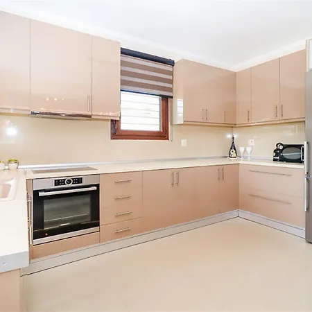 Marina Pool 3 Bedrooms 8 Guests