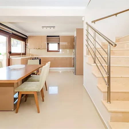 Marina Pool 3 Bedrooms 8 Guests *