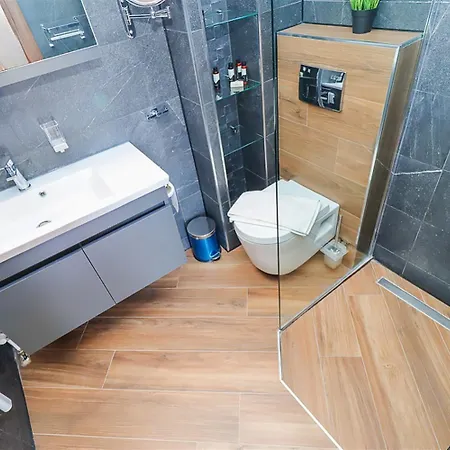 Marina Pool 3 Bedrooms 8 Guests بيت للعطل