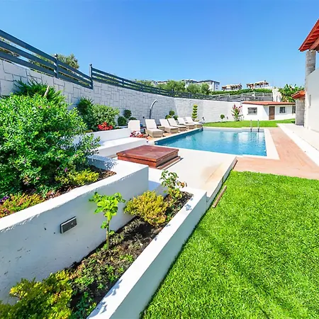 Marina Pool 3 Bedrooms 8 Guests *