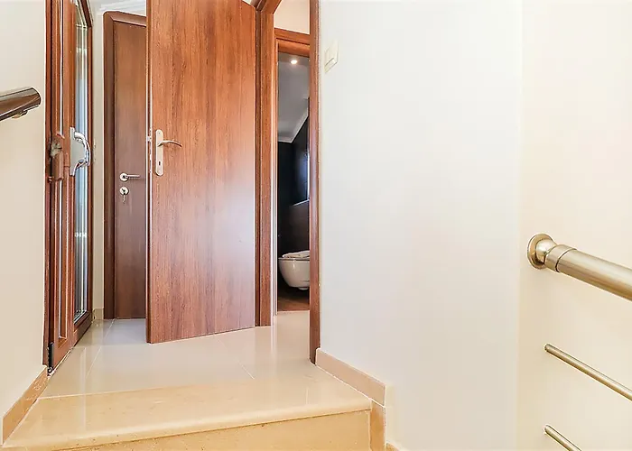 Marina Pool 3 Bedrooms 8 Guests