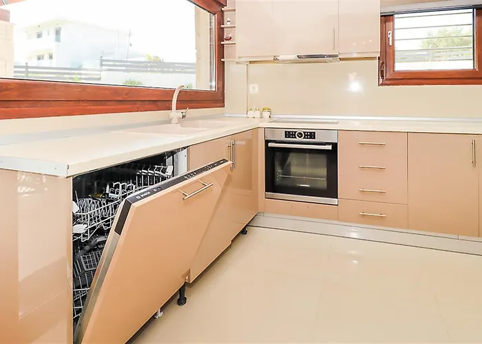 Marina Pool 3 Bedrooms 8 Guests
