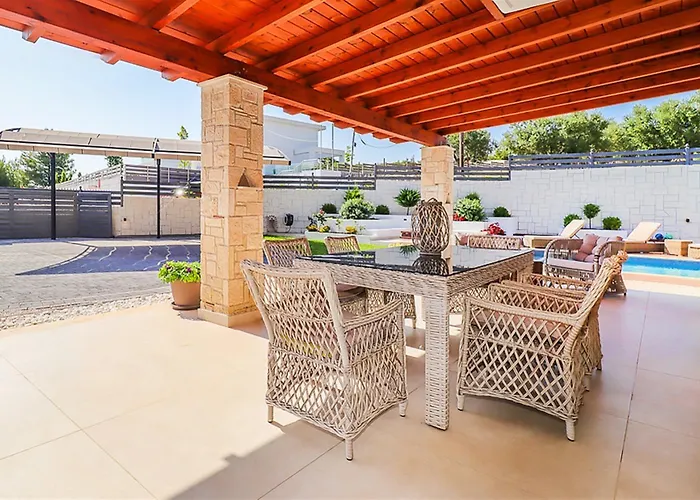 Marina Pool 3 Bedrooms 8 Guests *