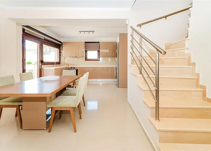 Marina Pool 3 Bedrooms 8 Guests *