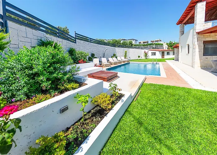Marina Pool 3 Bedrooms 8 Guests *